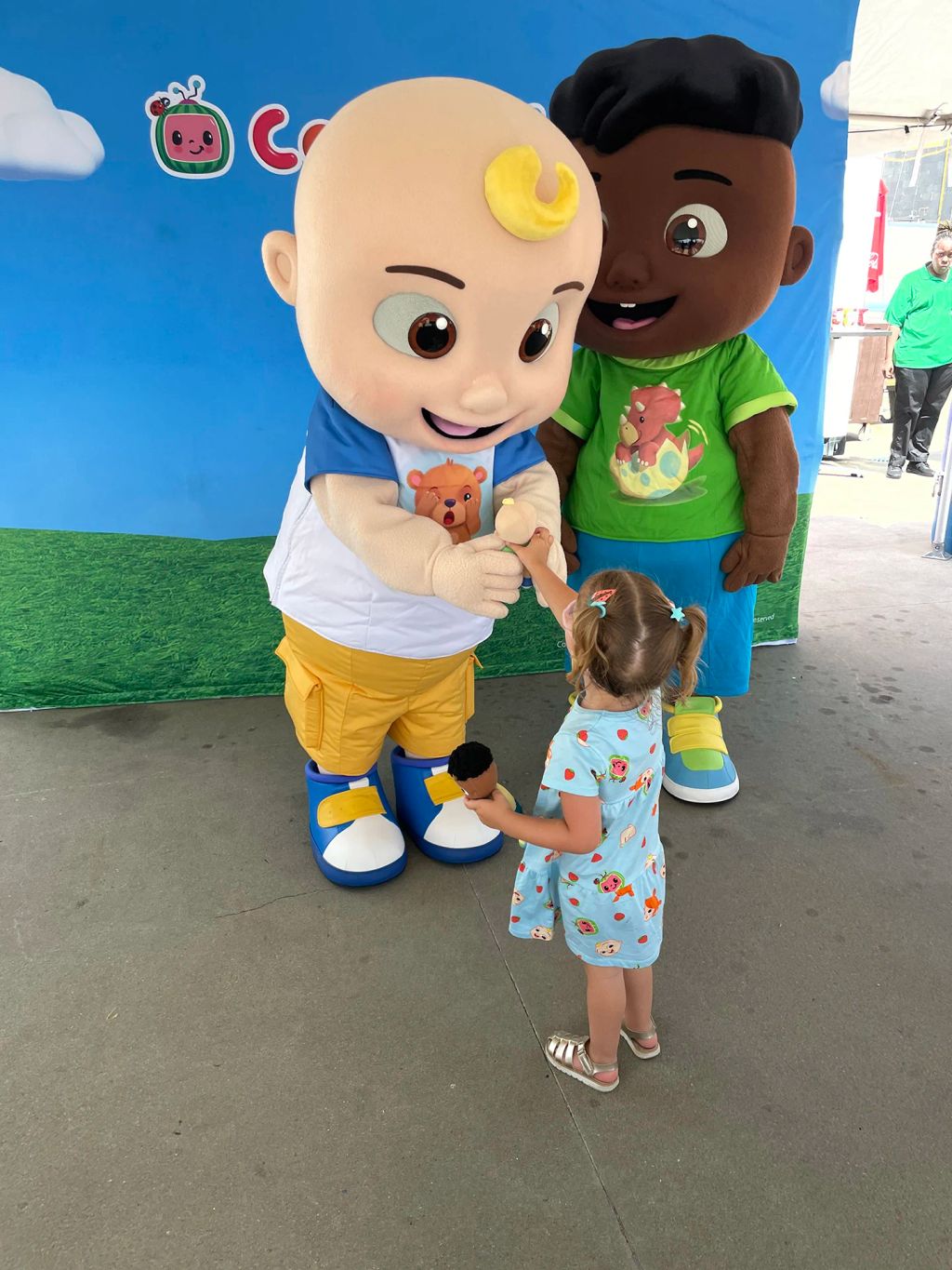 A CoComelon fan sharing her plushies with JJ and Cody